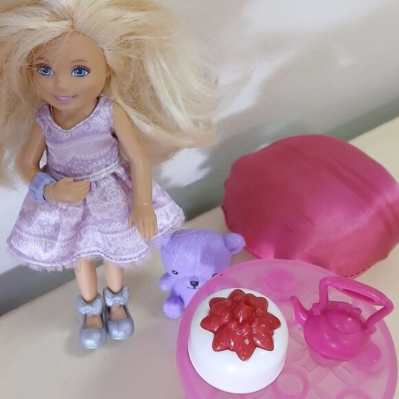 Barbie & Chelsea party set with 30+ accessories (see all pics) - Picture 2 of 8